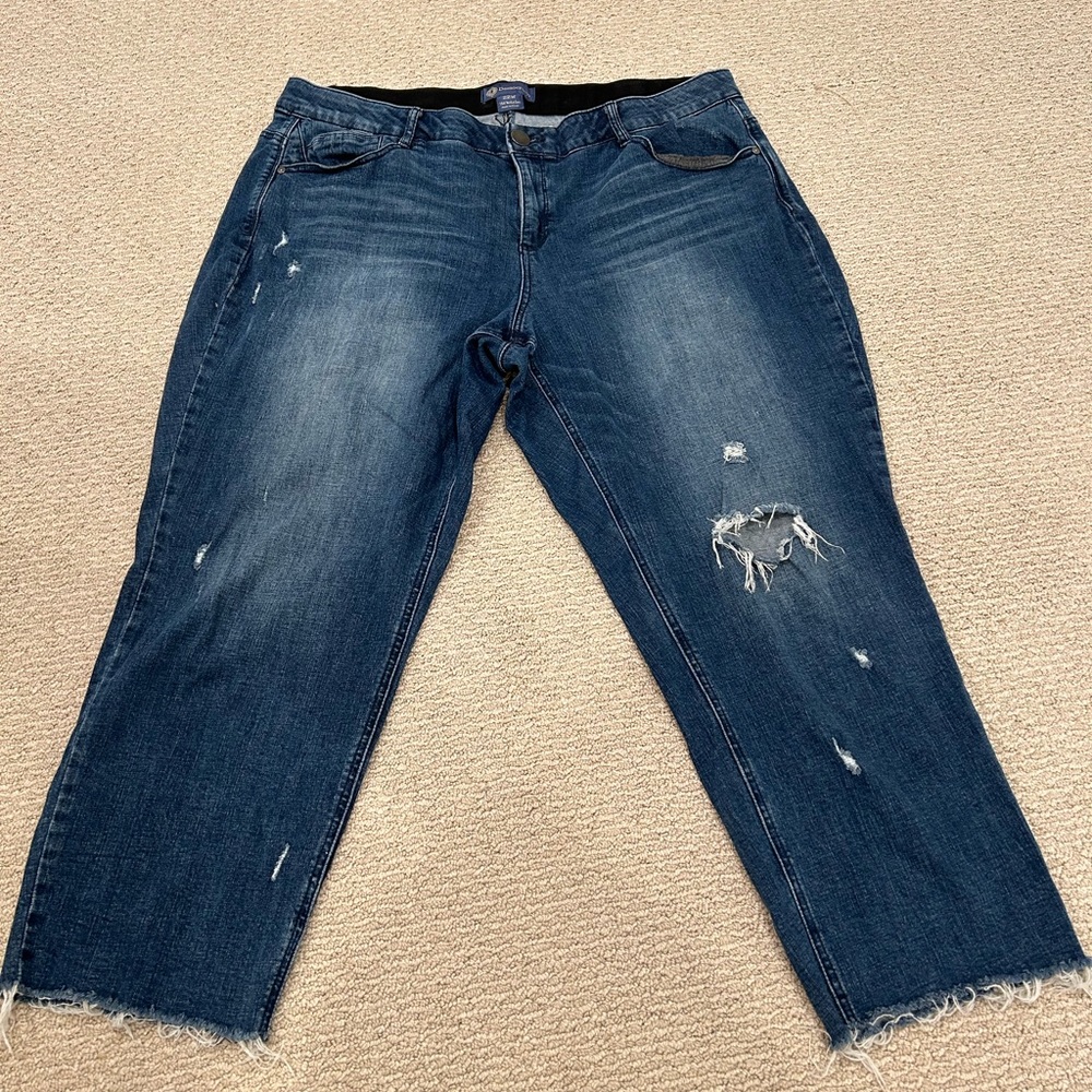 Democracy Capris Size 22